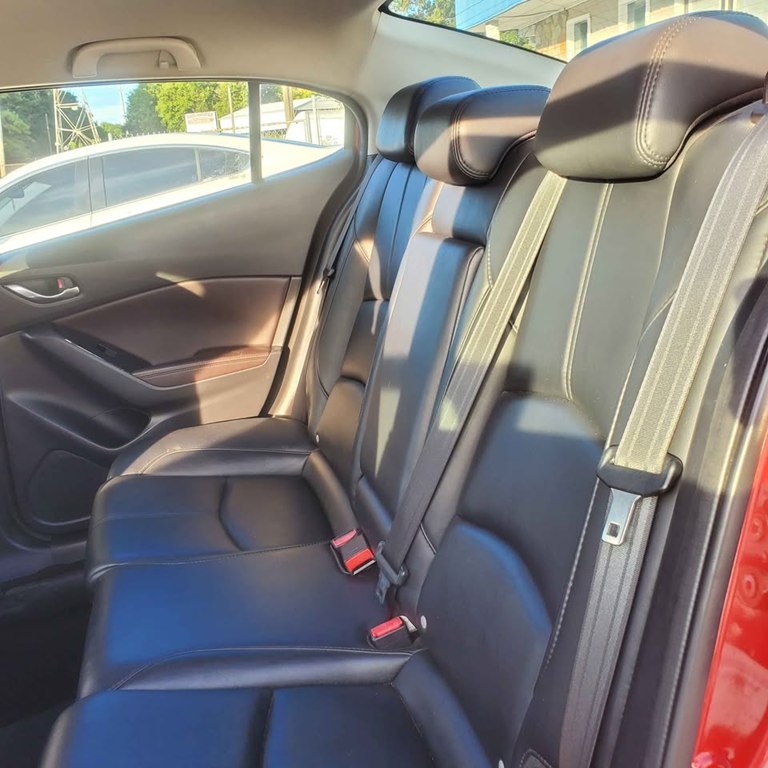 Photo 6 of this MAZDA 3