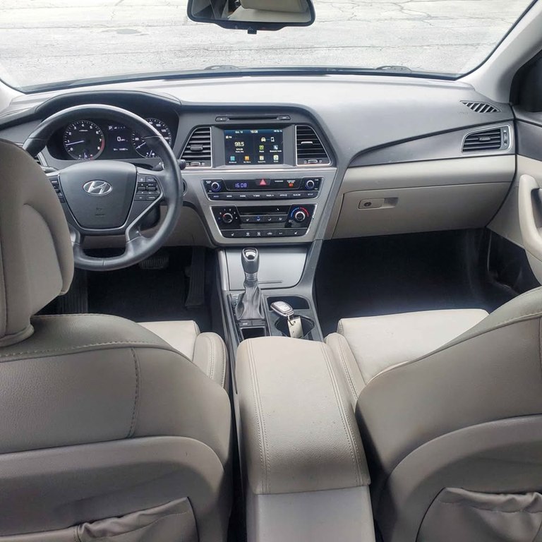 Photo 10 of this HYUNDAI SONATA
