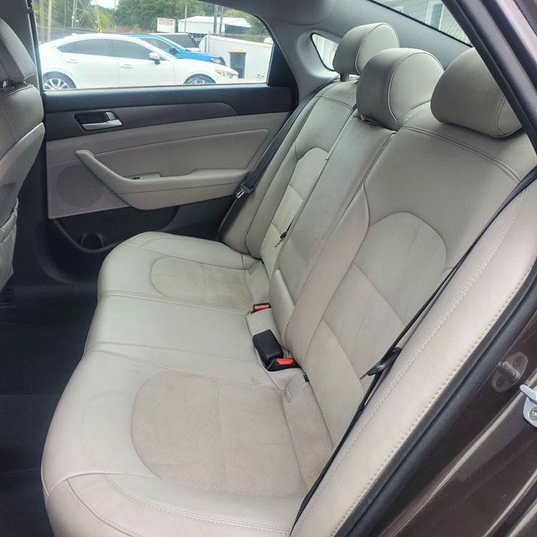 Photo 6 of this HYUNDAI SONATA