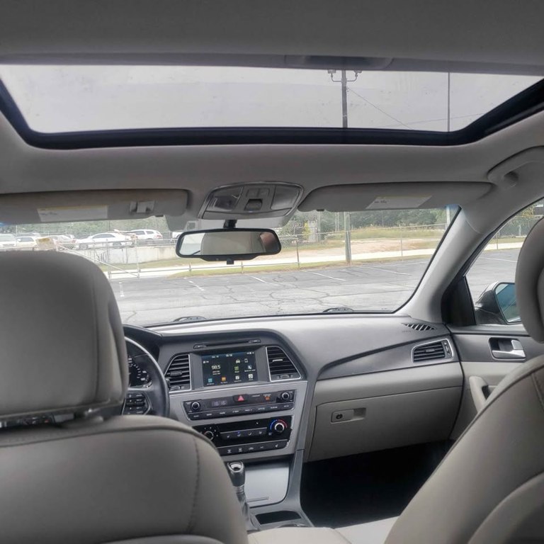 Photo 8 of this HYUNDAI SONATA