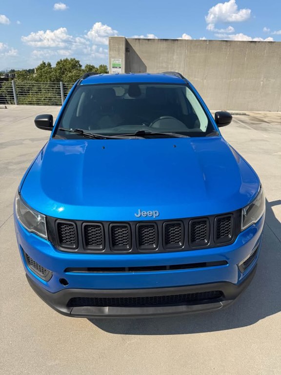 Photo 3 of this JEEP COMPASS