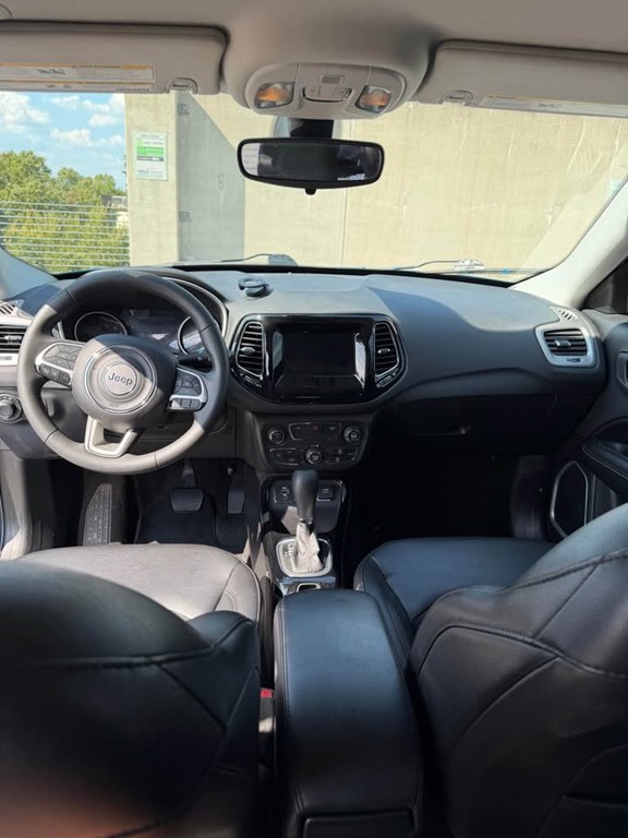 Photo 8 of this JEEP COMPASS