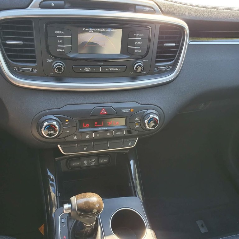 Photo 14 of this KIA SORENTO