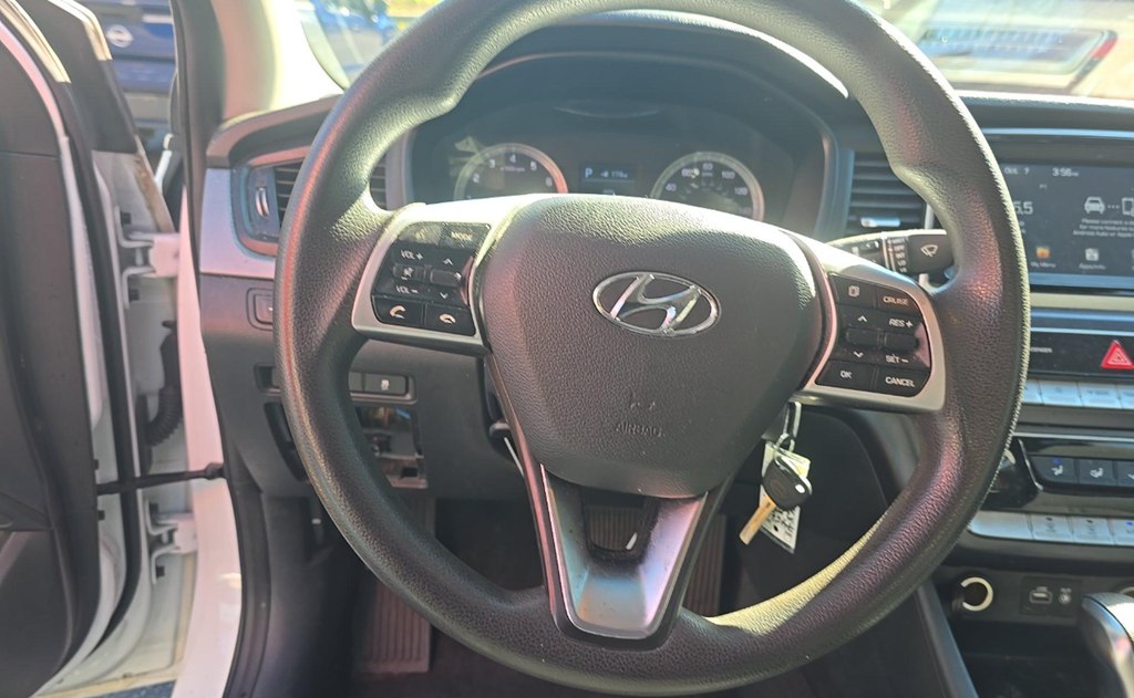 Photo 2 of this HYUNDAI SONATA