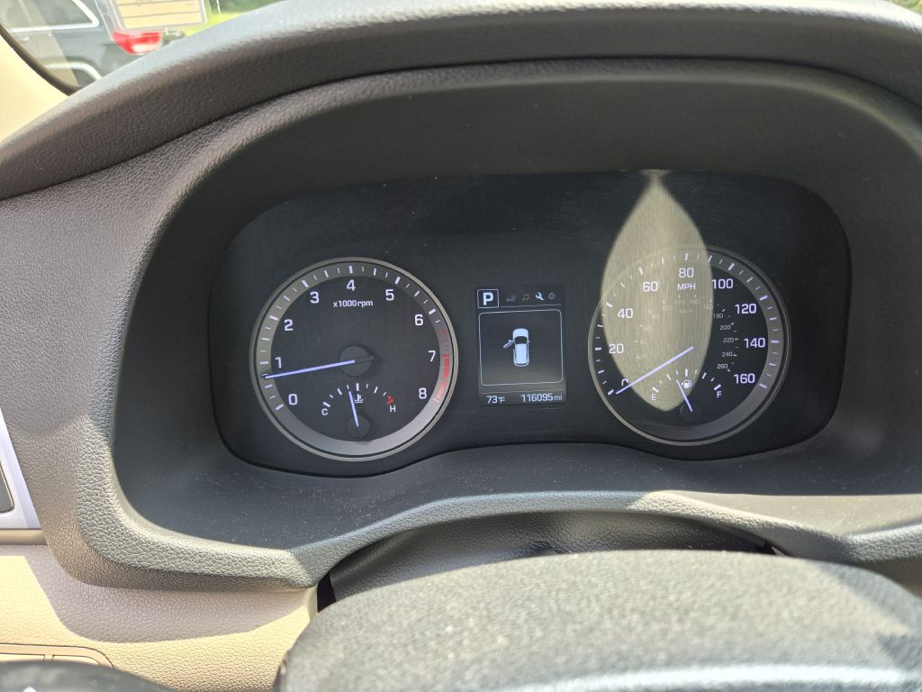 Photo 9 of this HYUNDAI TUCSON