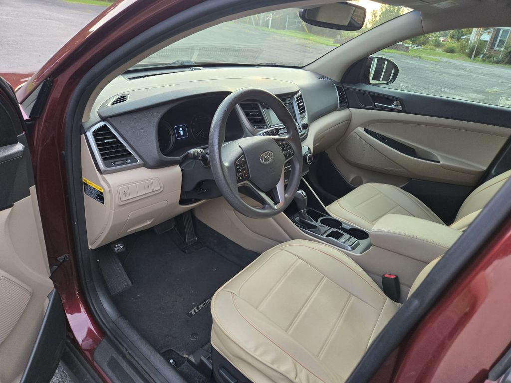 Photo 4 of this HYUNDAI TUCSON