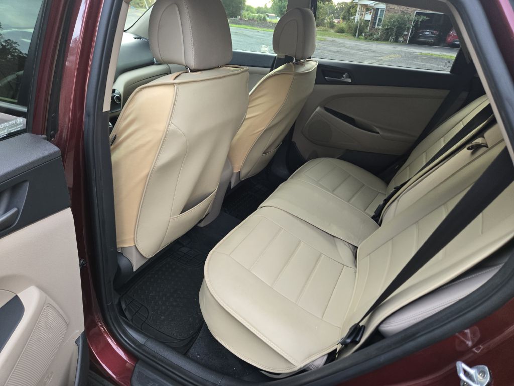 Photo 6 of this HYUNDAI TUCSON