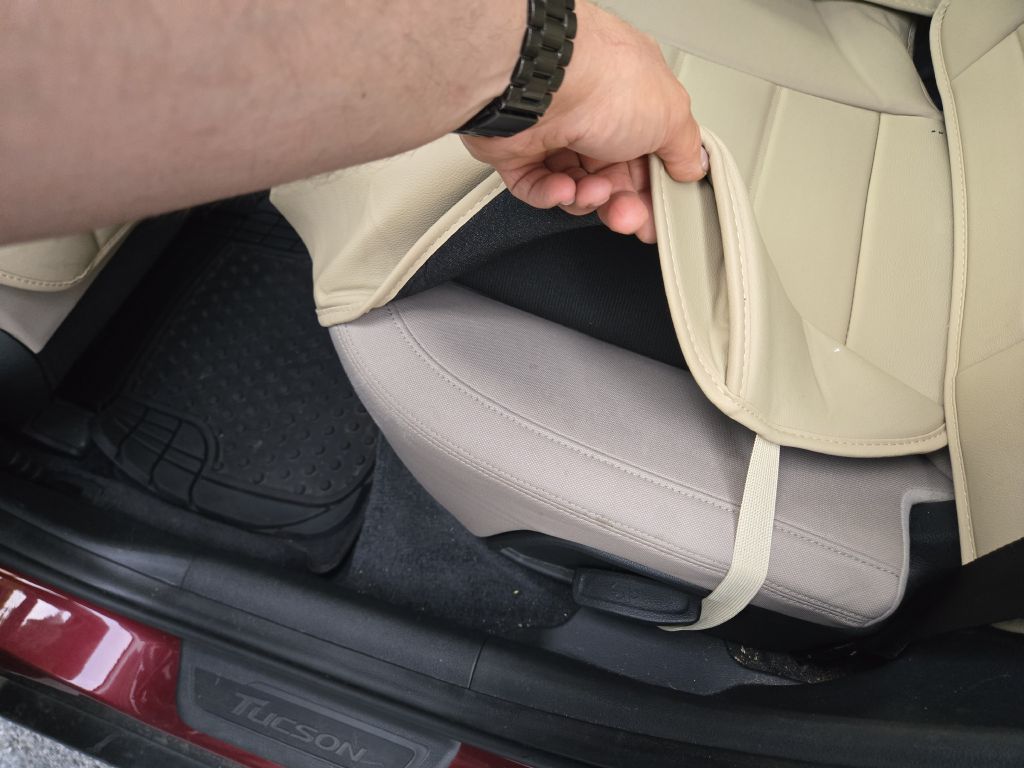 Photo 7 of this HYUNDAI TUCSON