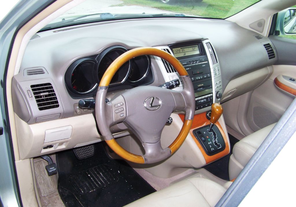 Photo 7 of this LEXUS RX