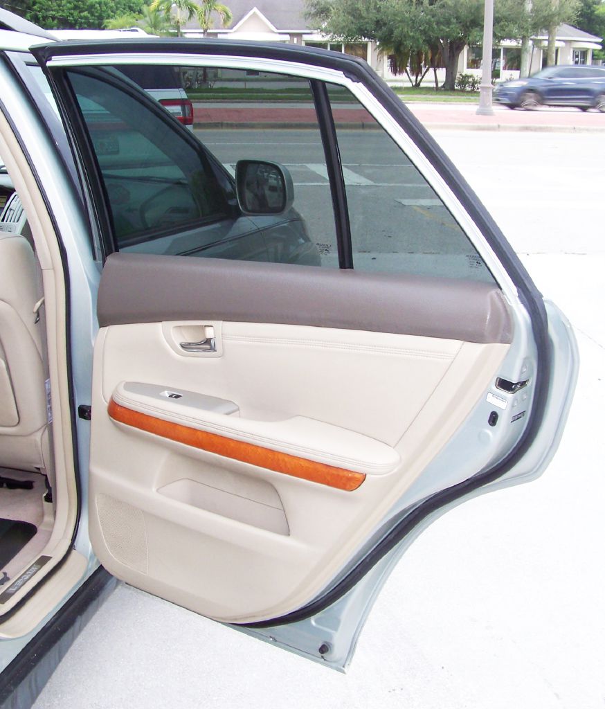 Photo 12 of this LEXUS RX