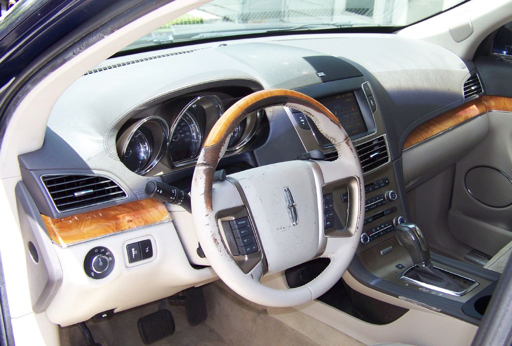 Photo 6 of this LINCOLN MKT