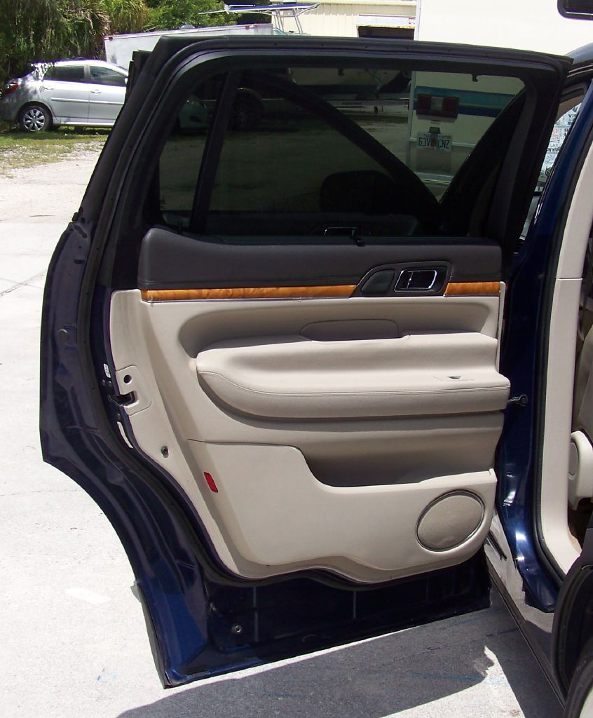 Photo 13 of this LINCOLN MKT