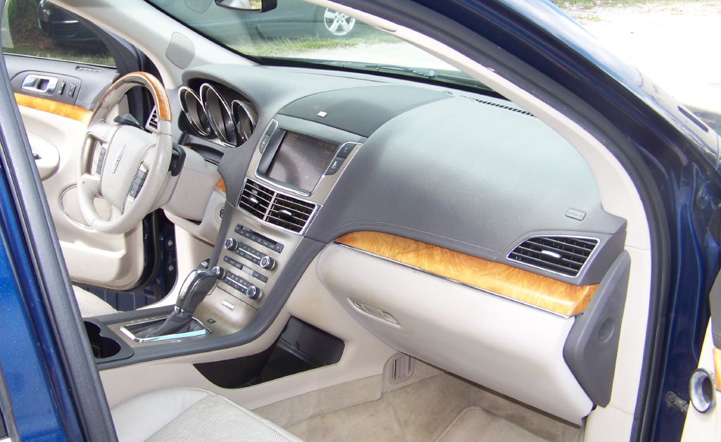 Photo 7 of this LINCOLN MKT
