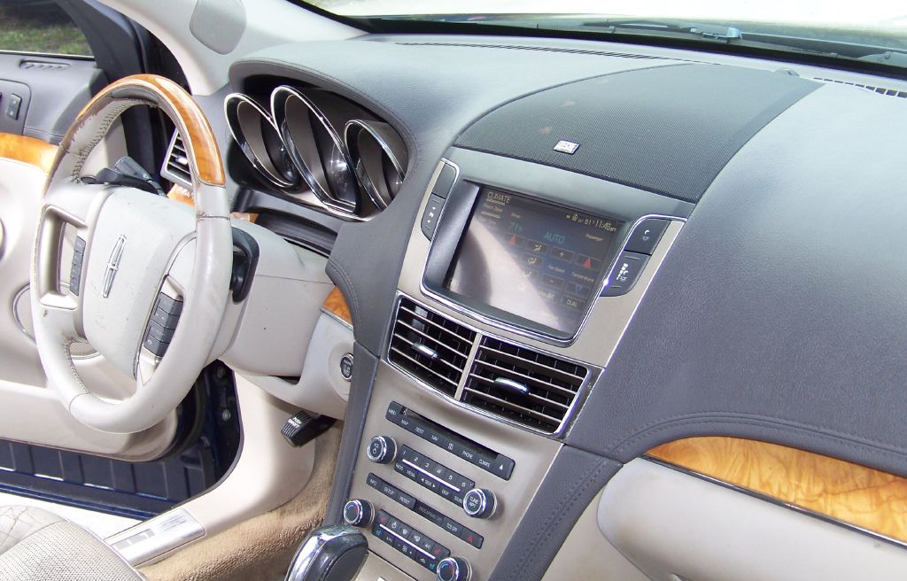 Photo 8 of this LINCOLN MKT