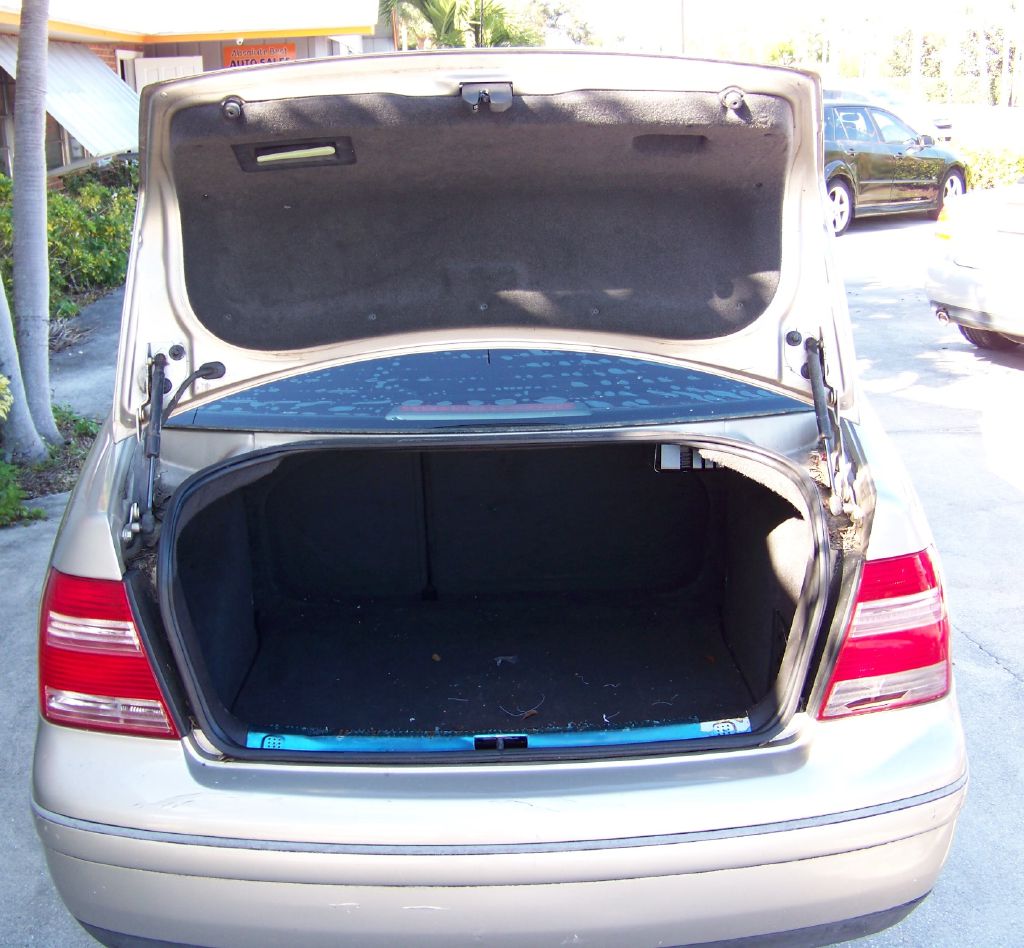 Photo 17 of this VOLKSWAGEN JETTA