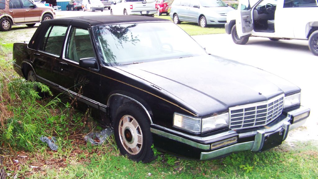 Photo 3 of this CADILLAC DEVILLE