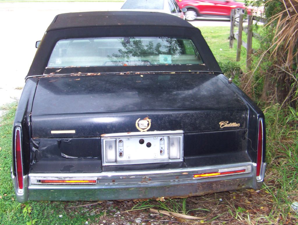 Photo 4 of this CADILLAC DEVILLE