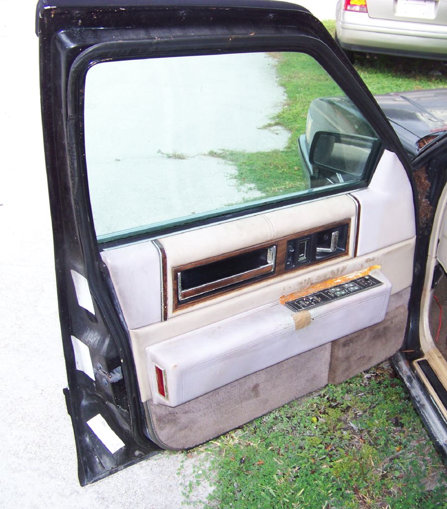 Photo 6 of this CADILLAC DEVILLE
