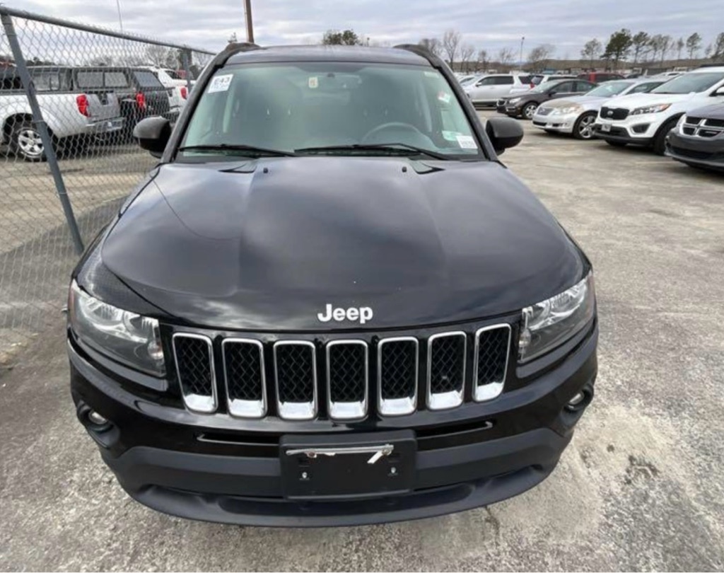 Photo 3 of this JEEP COMPASS