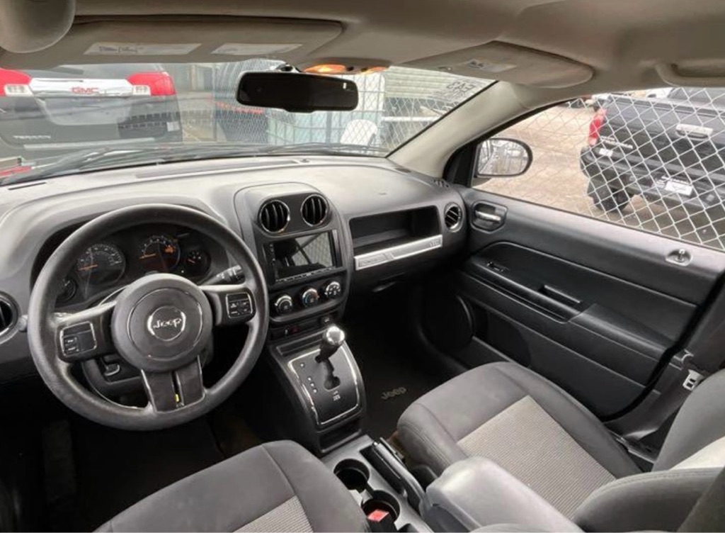 Photo 7 of this JEEP COMPASS