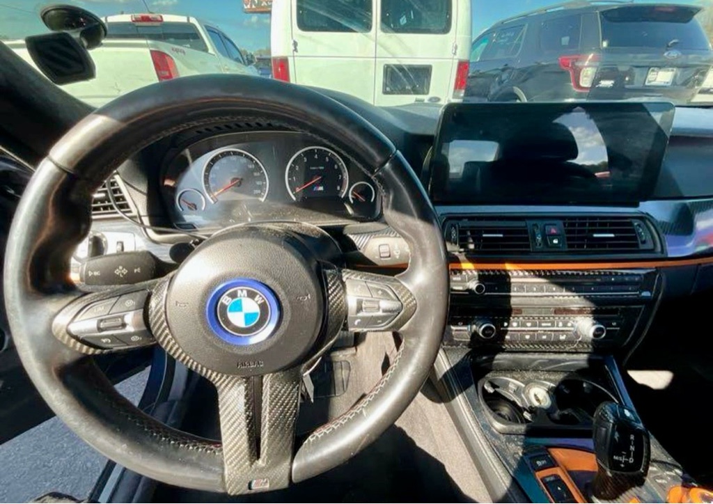 Photo 8 of this BMW 5 SERIES