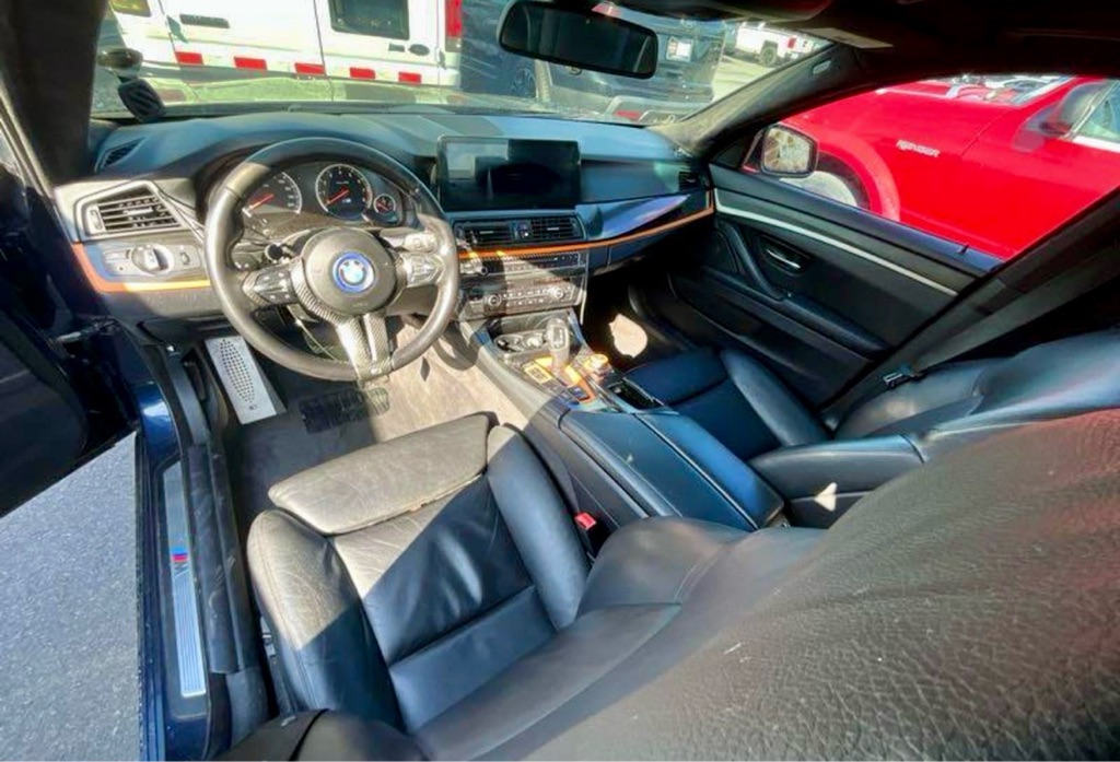 Photo 11 of this BMW 5 SERIES