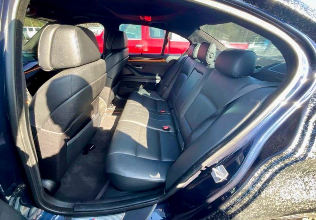 Photo 12 of this BMW 5 SERIES