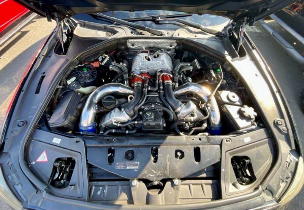 Photo 7 of this BMW 5 SERIES