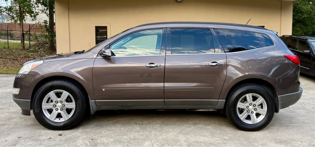 Photo 4 of this CHEVROLET TRAVERSE
