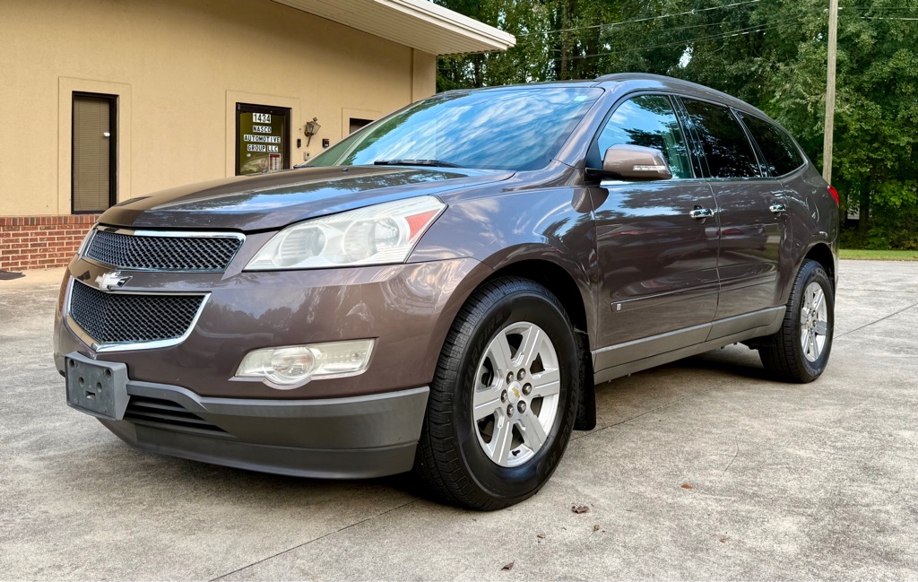 Photo 2 of this CHEVROLET TRAVERSE