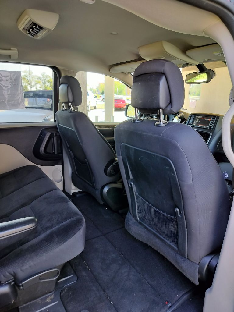 Photo 37 of this DODGE GRAND CARAVAN