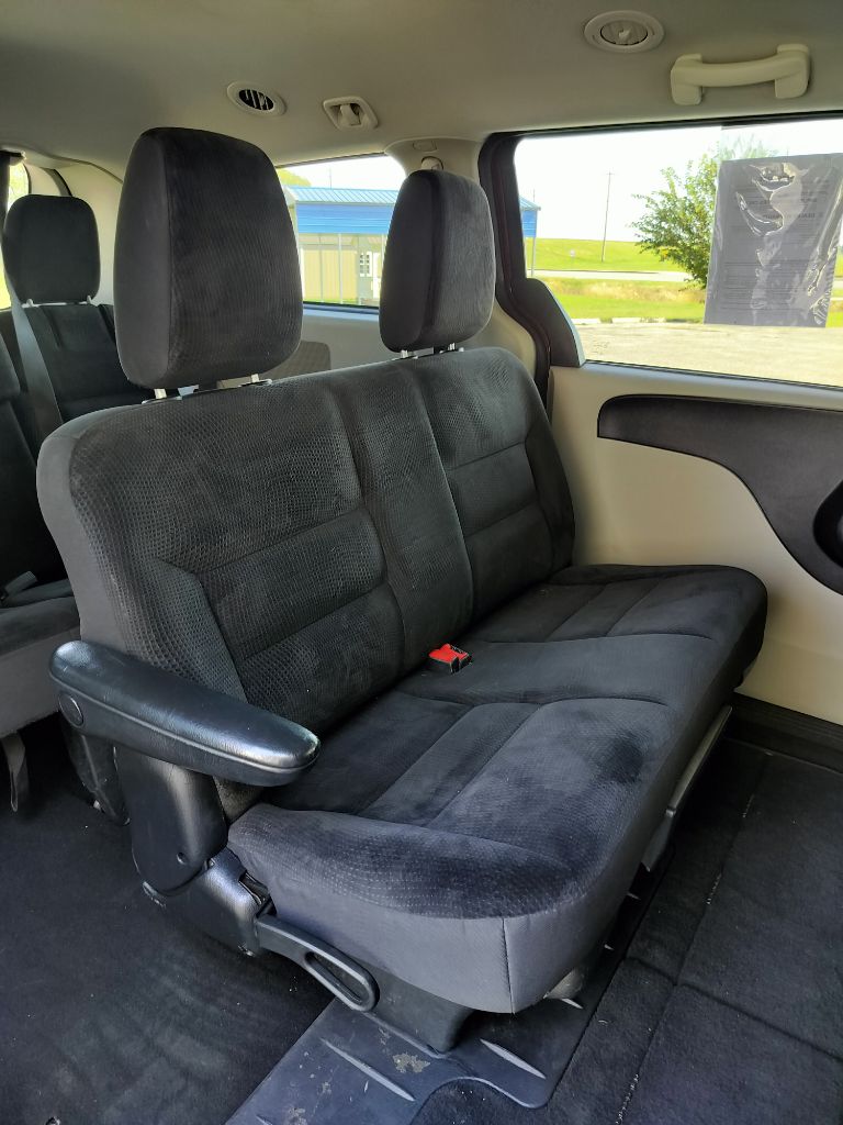 Photo 36 of this DODGE GRAND CARAVAN