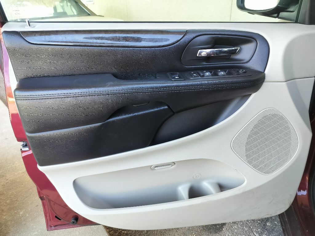 Photo 21 of this DODGE GRAND CARAVAN