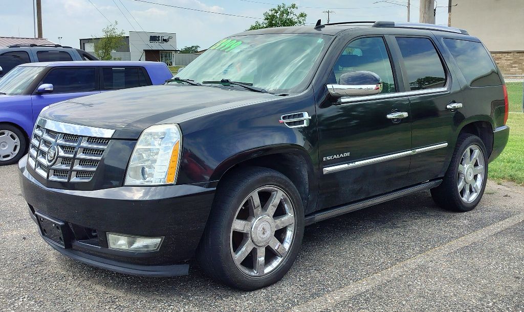 2010 CADILLAC ESCALADE