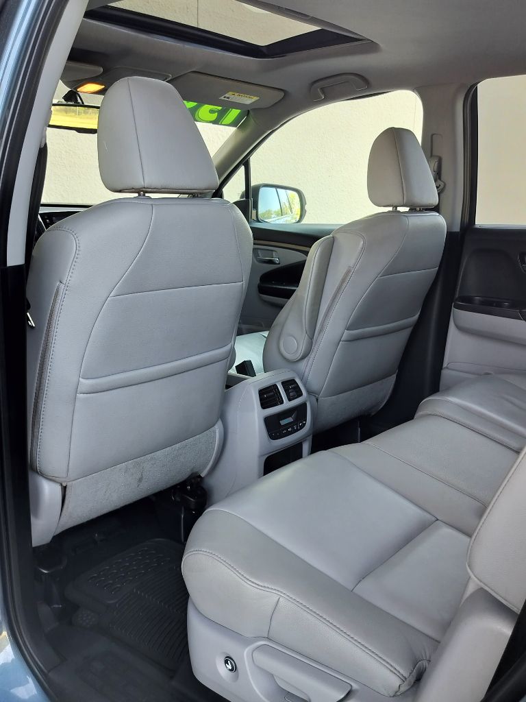 Photo 30 of this HONDA PILOT
