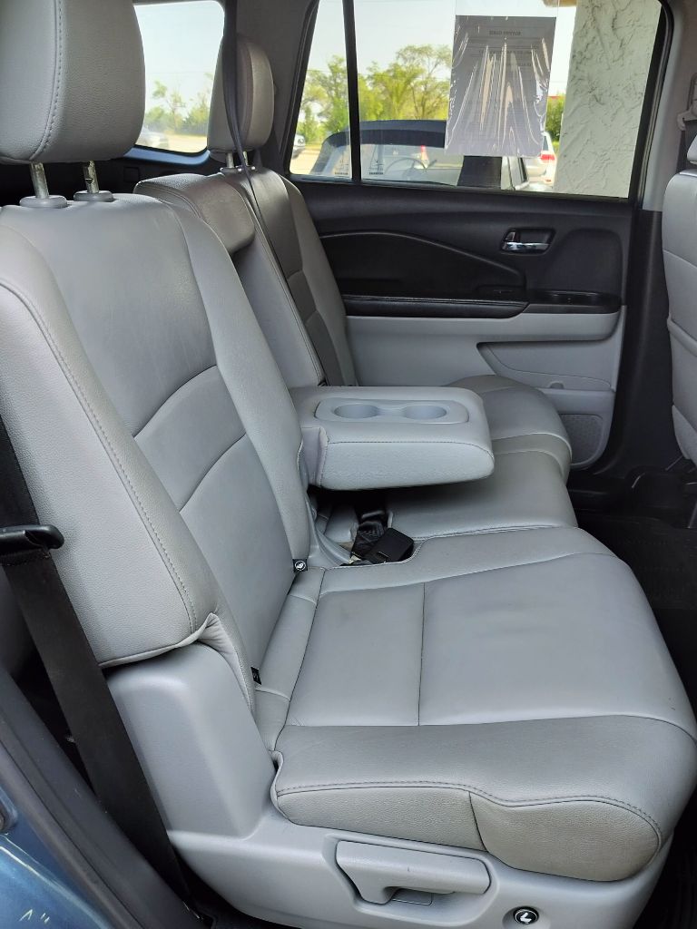 Photo 43 of this HONDA PILOT