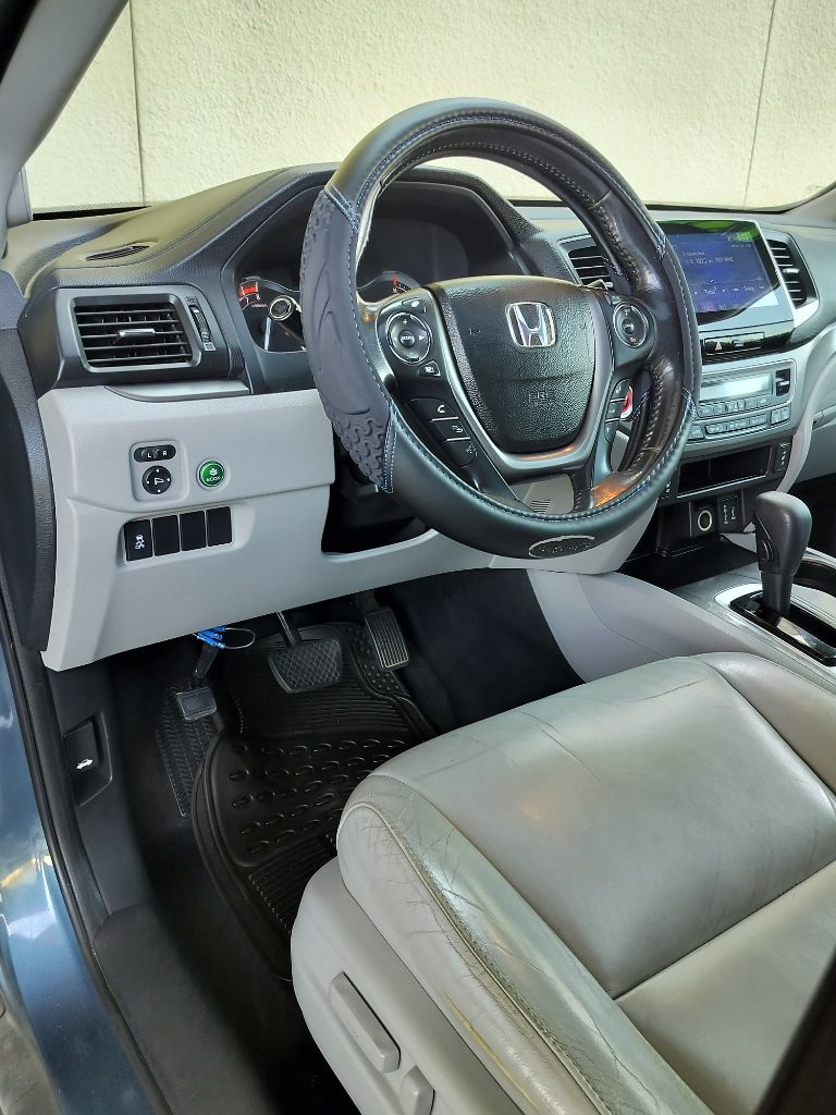 Photo 12 of this HONDA PILOT