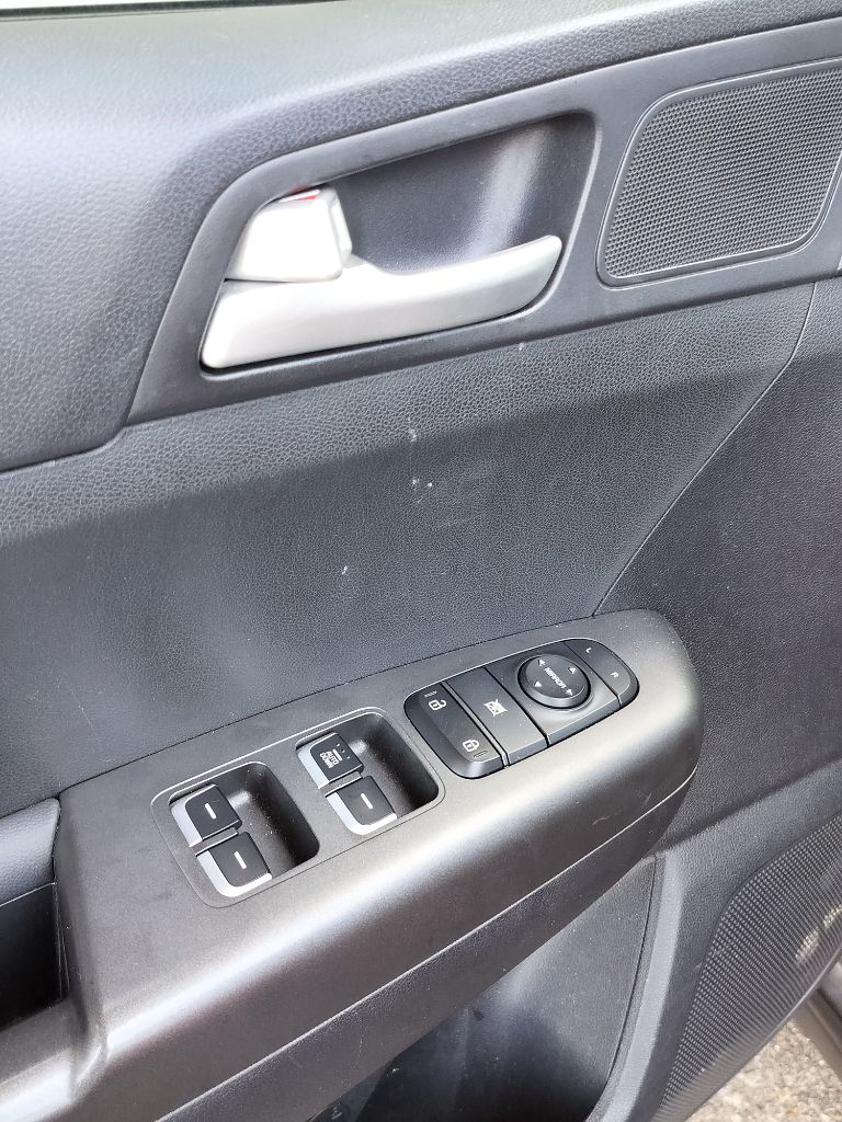Photo 23 of this KIA SPORTAGE