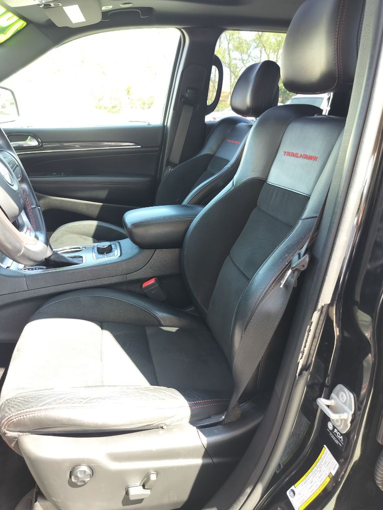 Photo 10 of this JEEP GRAND CHEROKEE