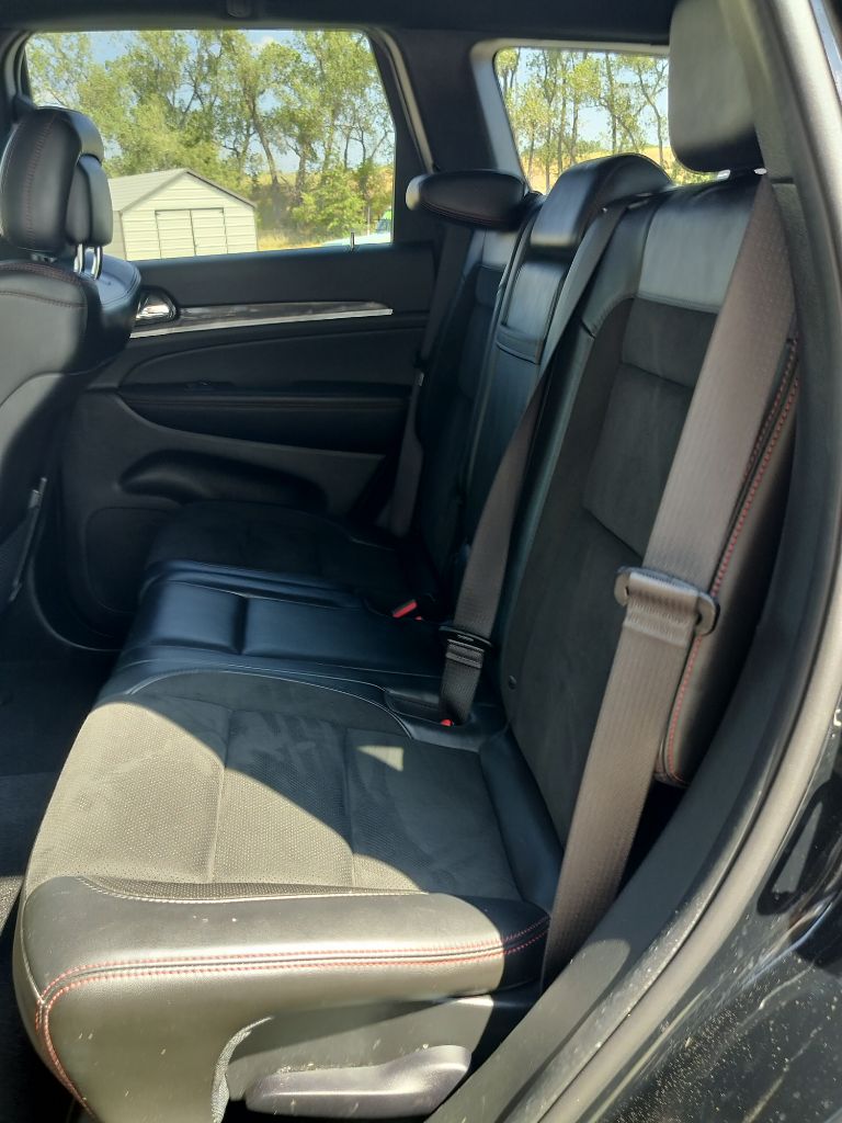 Photo 30 of this JEEP GRAND CHEROKEE