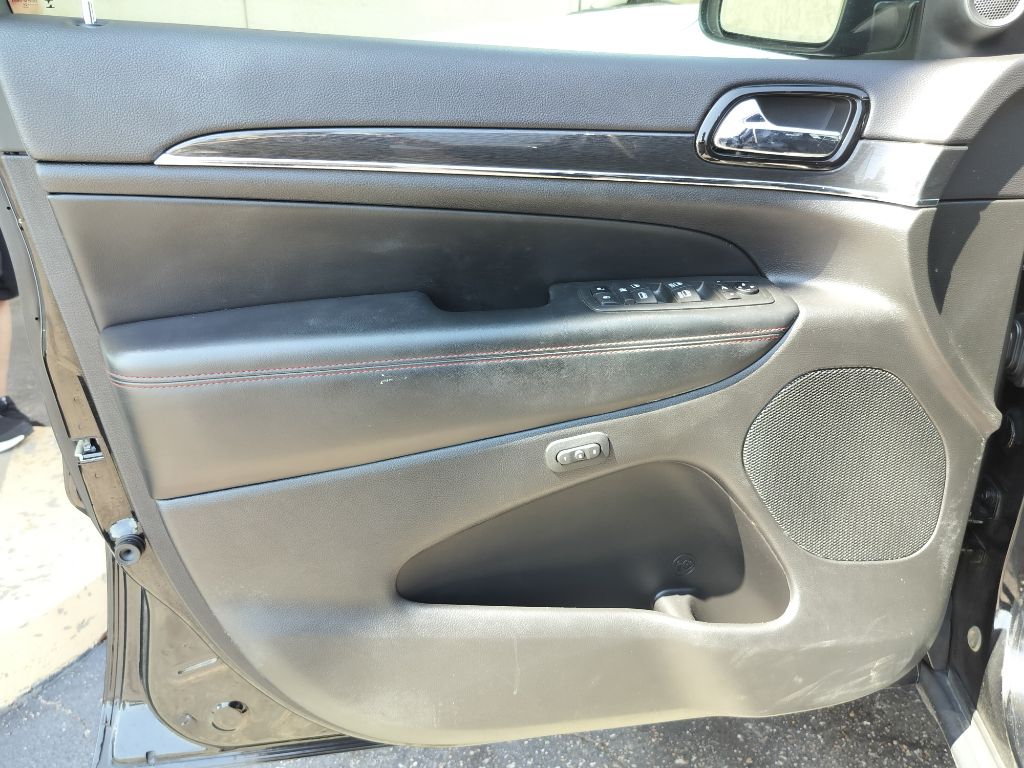 Photo 27 of this JEEP GRAND CHEROKEE
