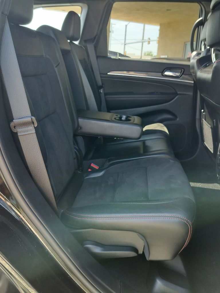 Photo 44 of this JEEP GRAND CHEROKEE