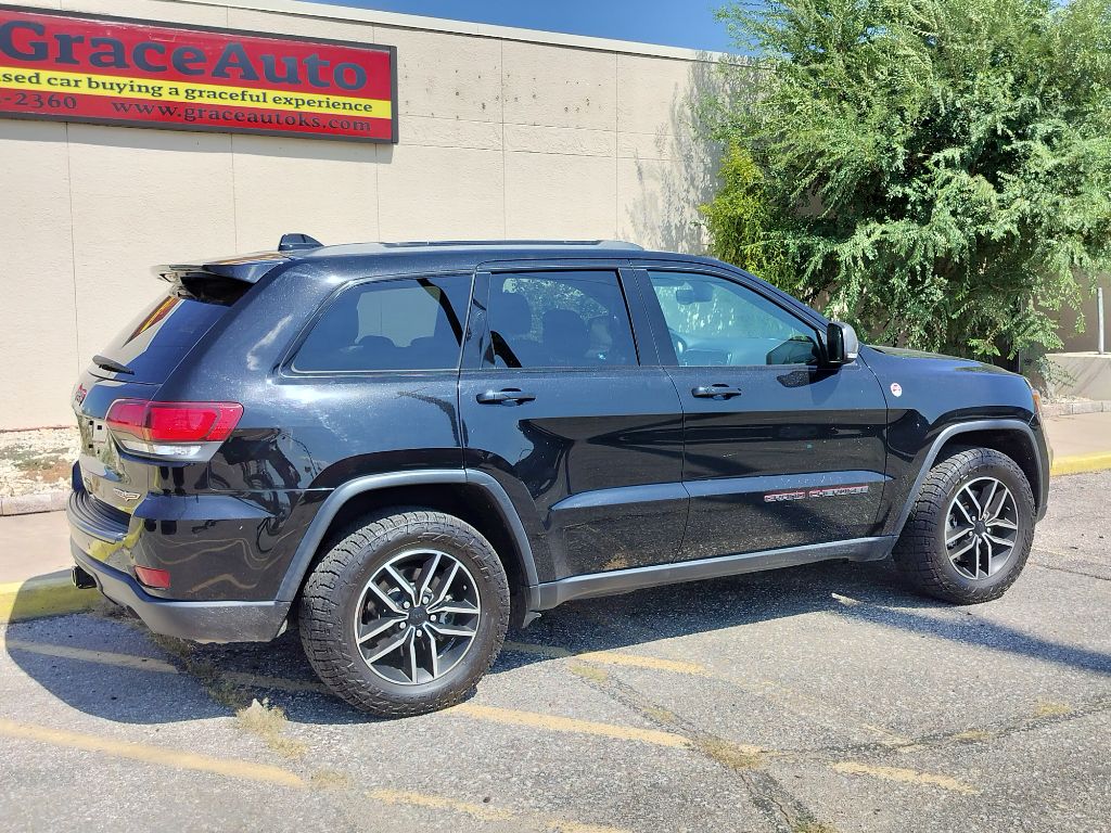 Photo 38 of this JEEP GRAND CHEROKEE