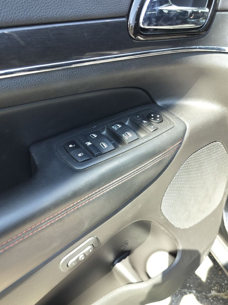 Photo 28 of this JEEP GRAND CHEROKEE