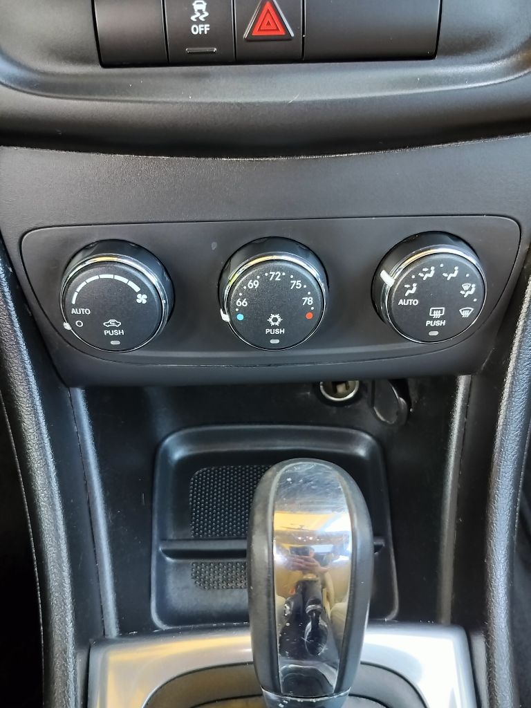 Photo 18 of this DODGE AVENGER