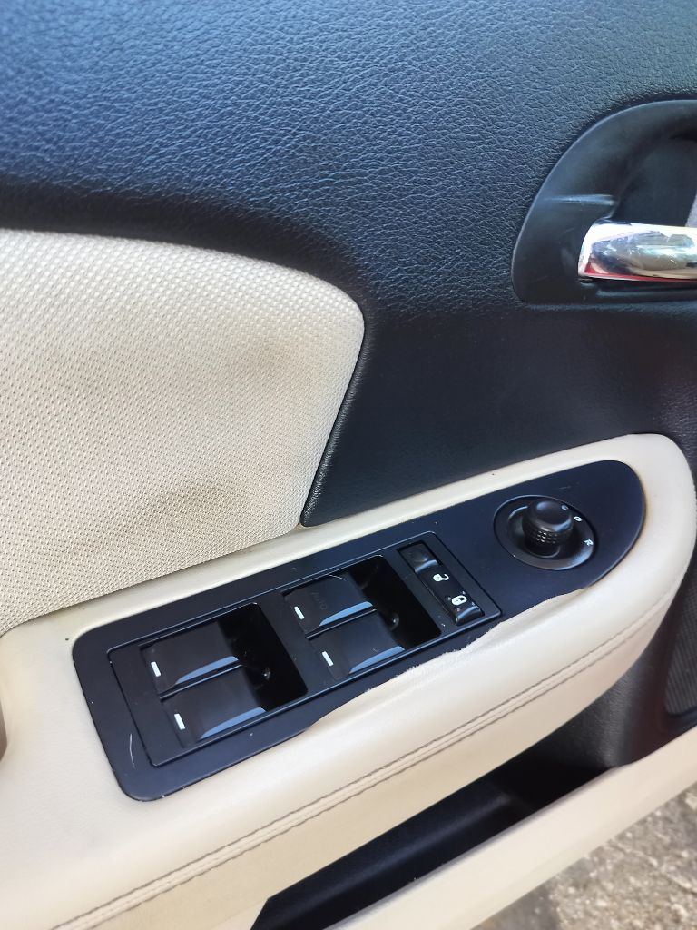 Photo 22 of this DODGE AVENGER