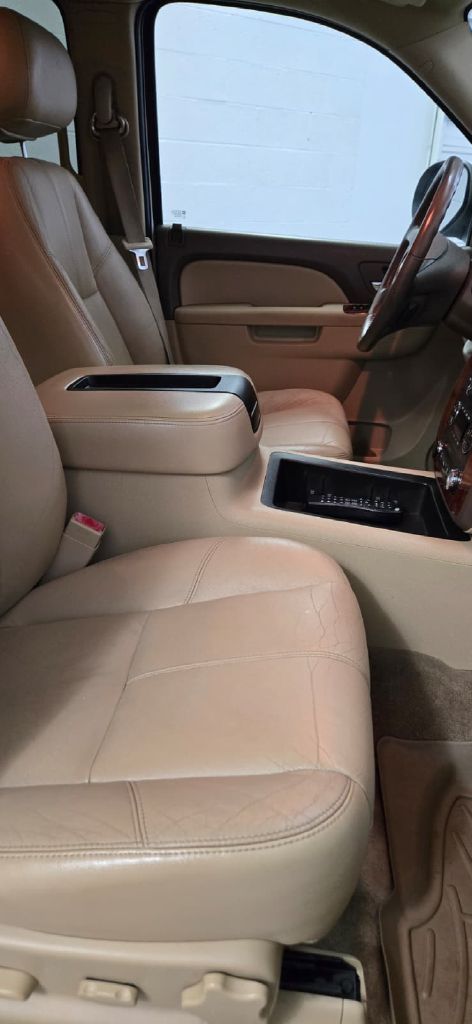 Photo 10 of this CHEVROLET TAHOE