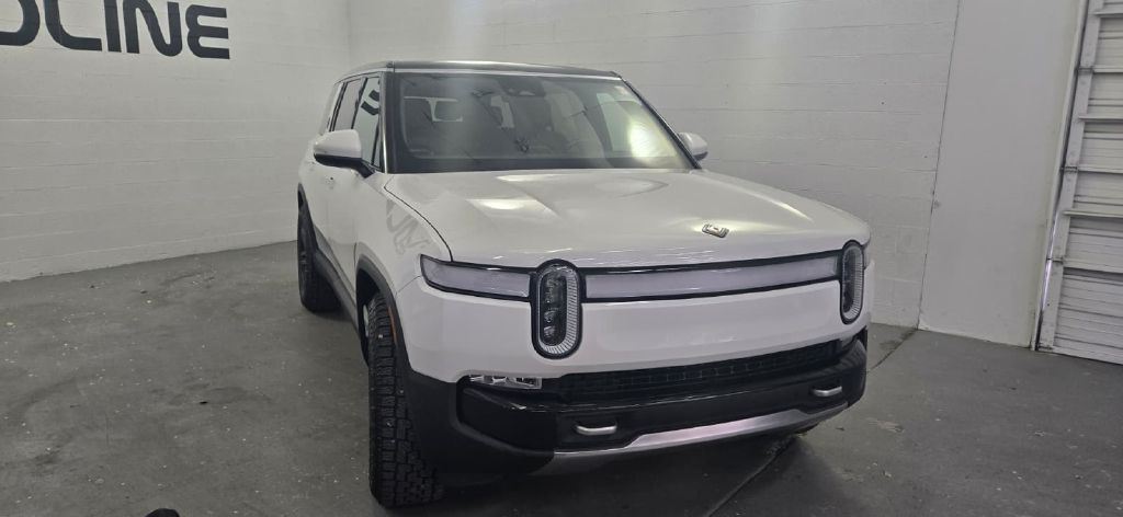 Photo 6 of this RIVIAN R1S