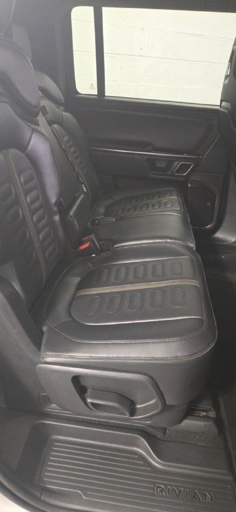 Photo 12 of this RIVIAN R1S
