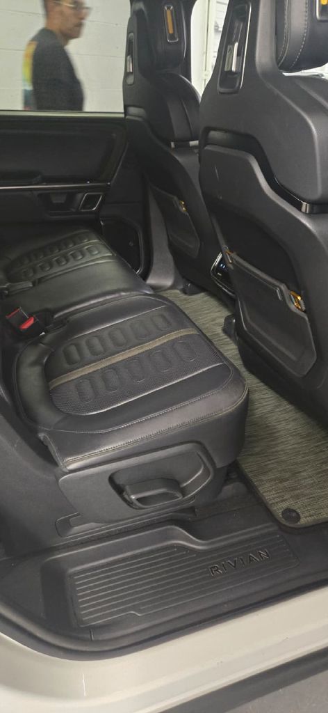 Photo 13 of this RIVIAN R1S